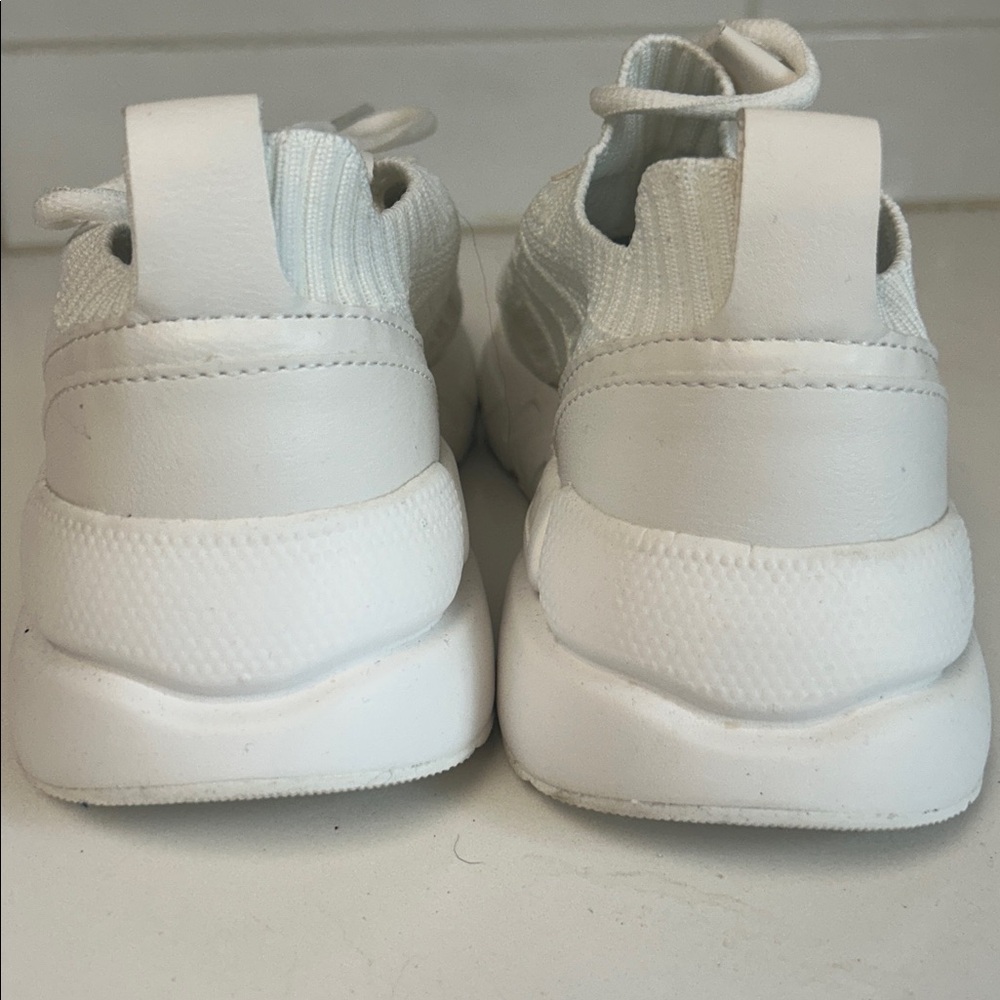 NWOB Fabletics Women's The Everyday Sneaker II, White Knit Tennis Shoes ; Sz 7M - Picture 3 of 4
